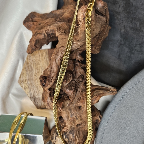 Large Gold Scalloped Herringbone Chain - Picture 5 of 15